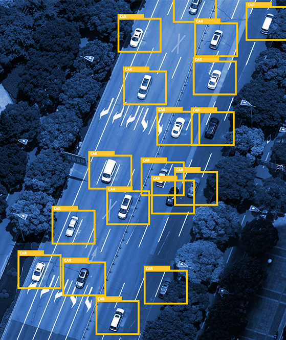 Coches circulando en una carretera targets